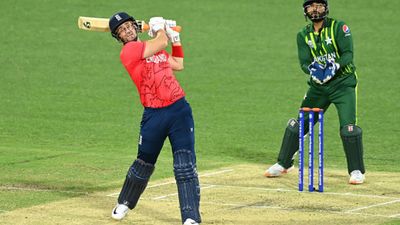 पाकिस्तान के खिलाफ जड़ा 125 मीटर का छक्का तो फैंस को क्यों याद आया IPL, देखें Video SportsTak Hindi