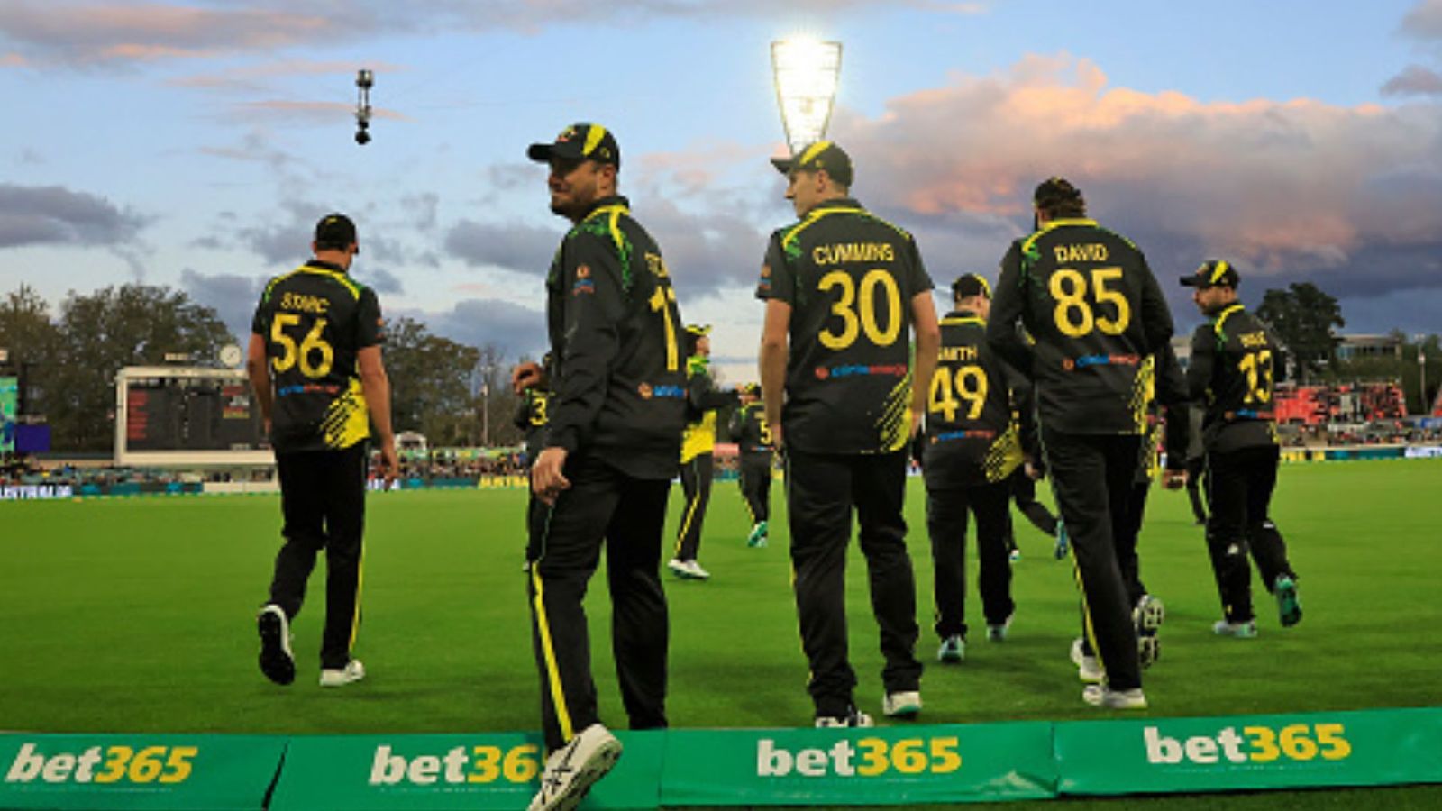 ICC की पेनल्टी के लिए ऑस्ट्रेलिया लाई नया प्लान, बाउंड्री के बाहर बिछाया 'जाल' ICC की पेनल्टी के लिए ऑस्ट्रेलिया लाई नया प्लान, बाउंड्री के बाहर बिछाया 'जाल'