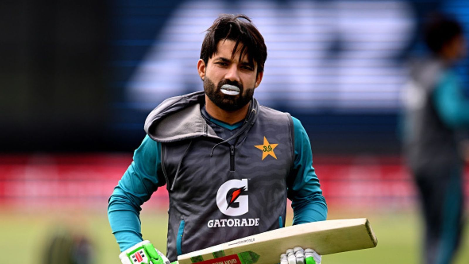 बीच ट्रेनिंग में मोहम्मद रिजवान से ये क्या बोल गया भारतीय फैन, जवाब मिला- 'पेशावर आ जाना' बीच ट्रेनिंग में मोहम्मद रिजवान से ये क्या बोल गया भारतीय फैन, जवाब मिला- 'पेशावर आ जाना'