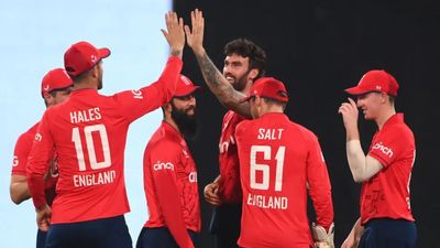 T20 World Cup: टीमों पर मंडराया संकट, एक दिन में 4 खिलाड़ी बाहर, दो को लगी चोट और दो बीमार पड़े SportsTak Hindi