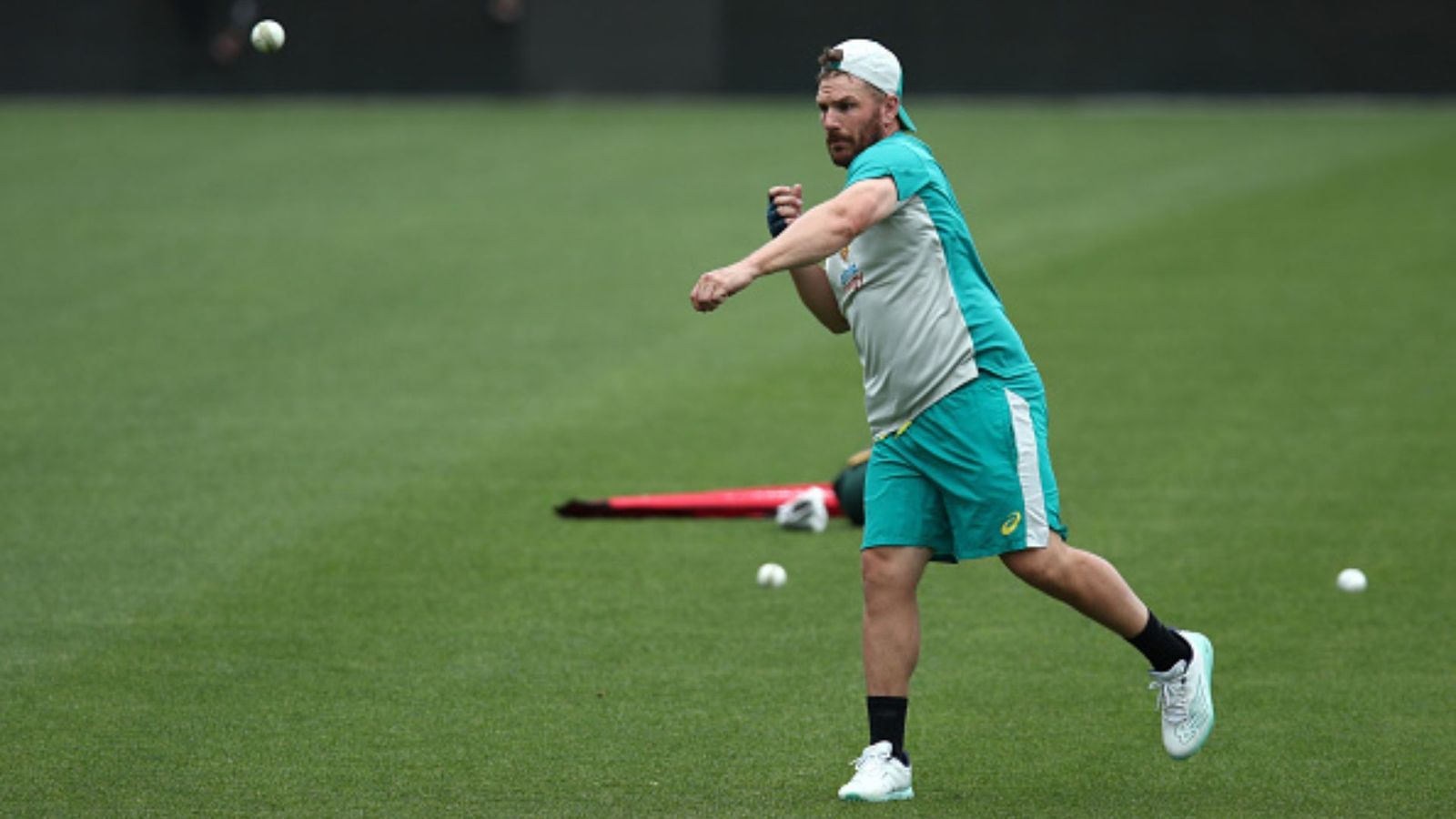 ऑस्ट्रेलिया ने टी20 वर्ल्ड कप के लिए उठाया जोखिम, फॉर्म की लालच में लिया ऑलराउंडर, अब हुई कीपर की कमी ऑस्ट्रेलिया ने टी20 वर्ल्ड कप के लिए उठाया जोखिम, फॉर्म की लालच में लिया ऑलराउंडर, अब हुई कीपर की कमी