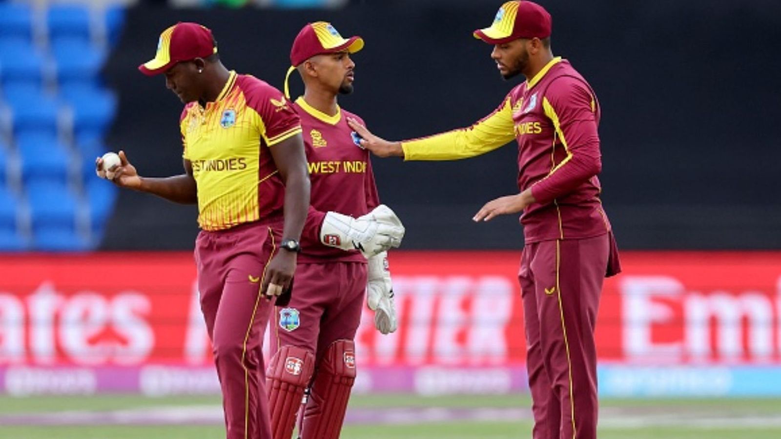 T20 वर्ल्ड कप से वेस्टइंडीज हुई बाहर तो विलेन बने बल्लेबाज, बोर्ड ने उठाया सख्त कदम  T20 वर्ल्ड कप से वेस्टइंडीज हुई बाहर तो विलेन बने बल्लेबाज, बोर्ड ने उठाया सख्त कदम