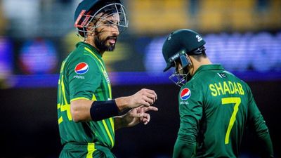 IND VS PAK: जिसे सिर में चोट लगी, अस्पताल जाना पड़ा, उस पाकिस्तानी खिलाड़ी ने मचाया बवाल, भारत को मुश्किल में डाला SportsTak Hindi