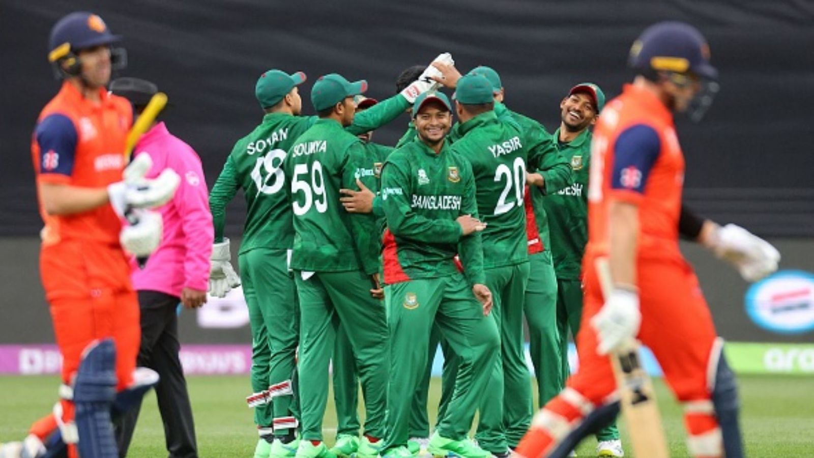 BAN vs NED: तस्कीन की धारदार गेंदबाजी ने बांग्लादेश को दिलाई 9 रन से जीत, सिर्फ 27 रन ही बना पाए नीदरलैंड्स के 8 बल्लेबाज BAN vs NED: तस्कीन की धारदार गेंदबाजी ने बांग्लादेश को दिलाई 9 रन से जीत, सिर्फ 27 रन ही बना पाए नीदरलैंड्स के 8 बल्लेबाज