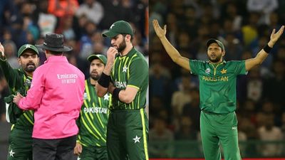 IND VS PAK: शाहिद अफरीदी ने नो बॉल पर अंपायर्स को लताड़ा, बोले- इतनी कोई ईगल आंखें नहीं है आपकी SportsTak Hindi