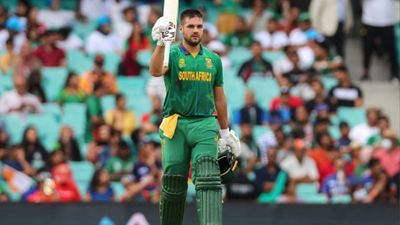 SA vs Ban : रूसो के धमाकेदार शतक से साउथ अफ्रीका ने बांग्लादेश को 104 रनों से रौंदा SportsTak Hindi