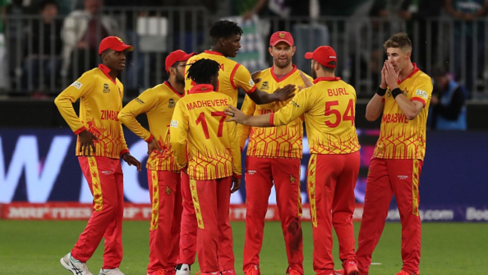 जिम्बाब्वे के क्रिकेटर्स पाई-पाई को मोहताज, मिलती है मामूली सैलरी, जानिए कप्तान से लेकर सामान्य खिलाड़ियों की कमाई जिम्बाब्वे के क्रिकेटर्स पाई-पाई को मोहताज, मिलती है मामूली सैलरी, जानिए कप्तान से लेकर सामान्य खिलाड़ियों की कमाई