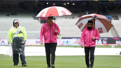 T20 World Cup में बारिश ने धोए टीमों के अरमान, कप्तान बेबस, दर्शक निराश, नेट रन रेट का गणित शुरू SportsTak Hindi