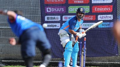 INDvsSA: पंत ने ठंड में 2 घंटे तक की बैटिंग, मनमर्जी से उड़ाए शॉट, फैन बोला- ऋषभ भाई ओपन कर लो SportsTak Hindi