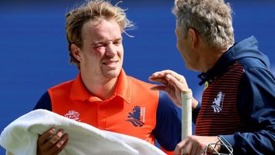 पाकिस्तानी बॉलर की 142 की स्पीड वाली बॉल से नेदरलैंड्स का बल्लेबाज घायल, आंख के नीचे लगा कट, छोड़ना पड़ा मैच, देखिए वीडियो SportsTak Hindi