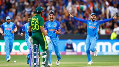 T20 World Cup : भुवनेश्वर कुमार से अधिक विकेट क्यों चटका रहे हैं अर्शदीप सिंह, खुद बताया प्लान SportsTak Hindi