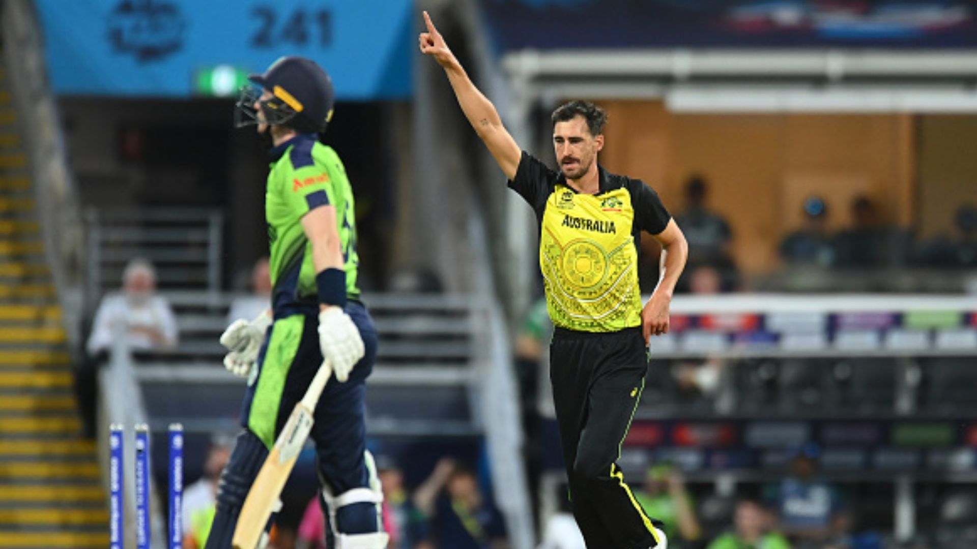 AUS vs IRE: कहर बनकर टूटे ऑस्‍ट्रेलियाई गेंदबाज, 13 गेंद में सिर्फ 7 रनों पर पवेलियन लौट गई आधी टीम