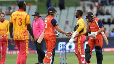 ZIM vs NED: लगातार तीन हार के बाद नीदरलैंड ने दर्ज की पहली जीत, 5 विकेट से हराकर जिम्बाब्वे का सेमीफाइनल में पहुंचने का सपना तोड़ा SportsTak Hindi