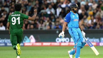 IND vs BAN : रोहित का कैच छोड़ने पर बना विलेन, फिर अगले ओवर में ऐसे लिया बदला, देखें Video SportsTak Hindi