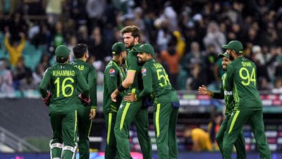 दक्षिण अफ्रीका पर पाकिस्तान की जीत कैसे बिगाड़ सकती है भारत के सेमीफाइनल में पहुंचने का समीकरण, यहां जानें सबकुछ SportsTak Hindi