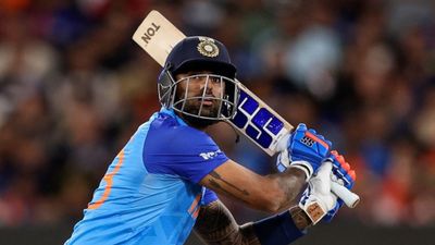 सूर्यकुमार यादव ने मेलबर्न में मेला लूटा, ठोकी विस्फोटक फिफ्टी, चौके-छक्के उड़ाकर जिम्बाब्वे के पर कतरे  SportsTak Hindi