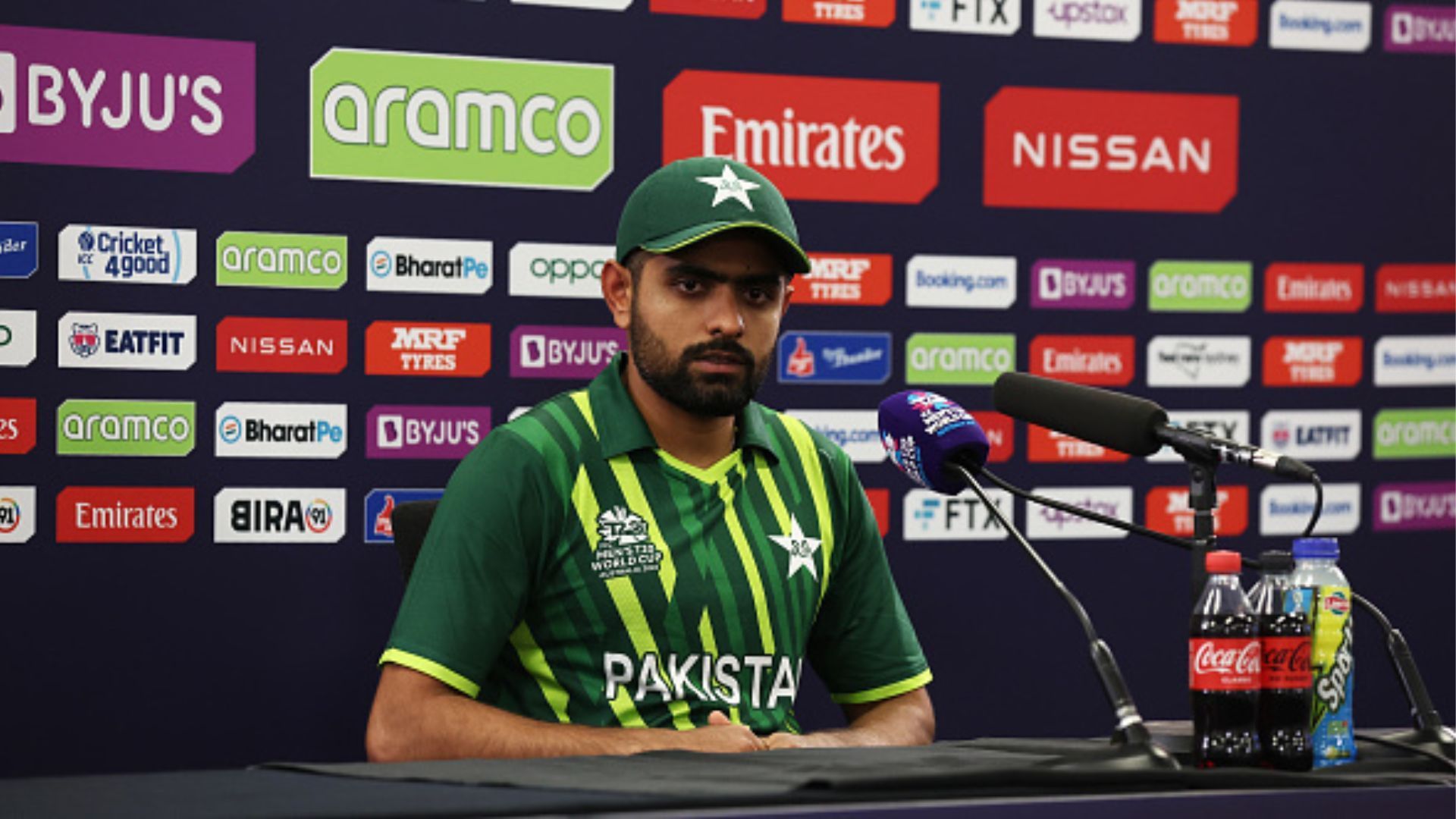 टीम को फाइनल में पहुंचाने के बाद बाबर का पूर्व क्रिकेटरों पर हमला, कहा- जो लोग टीवी पर बैठते हैं वो...