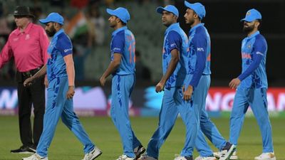 'डरपोक बैटिंग से हारा भारत', ऑस्ट्रेलिया और इंग्लैंड के दिग्गजों ने की टीम इंडिया की खिंचाई SportsTak Hindi