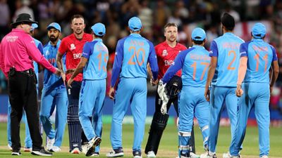 रोहित शर्मा जिस अप्रोच का गुणगान कर रहे थे वह ऑस्ट्रेलिया में किटबैग में धरी रह गई, इंग्लैंड ने बजा दिया बाजा SportsTak Hindi