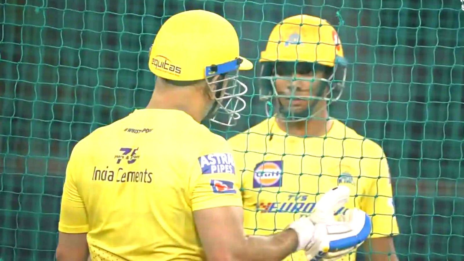 IPL Retention वाले दिन एमएस धोनी के चेले ने मेला लूटा, आखिरी गेंद पर छक्का उड़ाकर टीम को जिताया IPL Retention वाले दिन एमएस धोनी के चेले ने मेला लूटा, आखिरी गेंद पर छक्का उड़ाकर टीम को जिताया