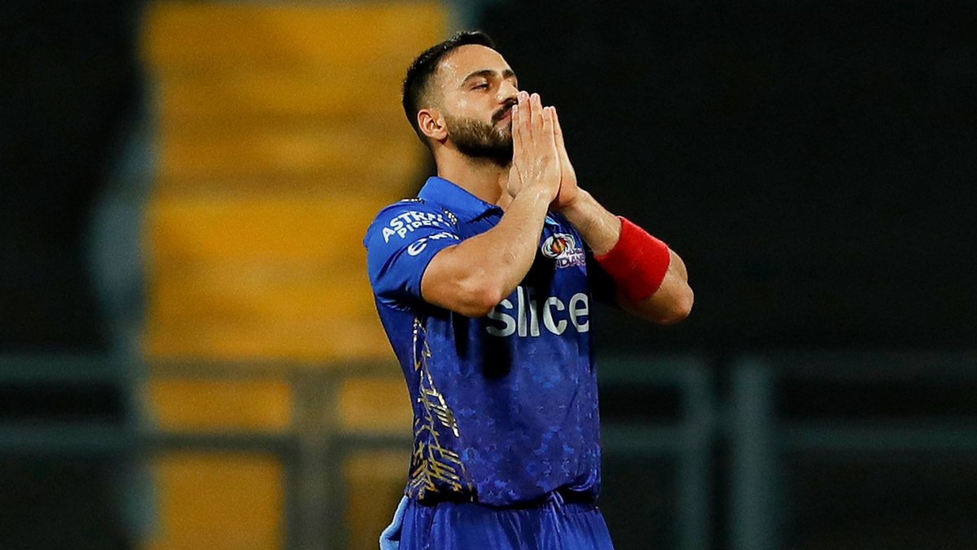 4 ओवर में हैट्रिक समेत चटकाए 5 विकेट, मुंबई इंडियंस ने दिया खास तोहफा, करा दी मौज