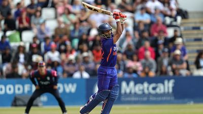 विजय हजारे ट्रॉफी: टीम इंडिया में नहीं मिला मौका तो SRH के बल्लेबाज ने बरसाई आग, ठोक डाला तूफानी शतक SportsTak Hindi