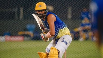 जिसे धोनी ने 2 मैच खिलाकर सीएसके से निकाला उसने ठोका लगातार तीसरा शतक, लड़ते-लड़ते हारी अर्जुन तेंदुलकर की टीम SportsTak Hindi