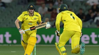 ENG vs AUS: बीच मैच में स्टीव स्मिथ ने डेविड वॉर्नर से ऐसा क्या कहा, अब VIDEO हो रहा है वायरल SportsTak Hindi