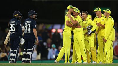 Aus vs Eng, 2nd ODI : स्टार्क और जैम्पा के आगे इंग्लैंड ने टेके घुटने, ऑस्ट्रेलिया ने 72 रनों से दर्ज की जीत SportsTak Hindi