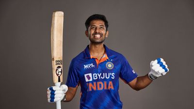 Vijay Hazare Roundup : त्रिपाठी के शतक से महाराष्ट्र तो उनादकट की घातक गेंदबाजी से जीती पुजारा की टीम SportsTak Hindi