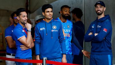 IND vs NZ: न्यूजीलैंड के क्रिकेटर अपनी-अपनी कारों में सवार होकर टीम इंडिया से खेलने क्यों आए? देखिए वीडियो SportsTak Hindi