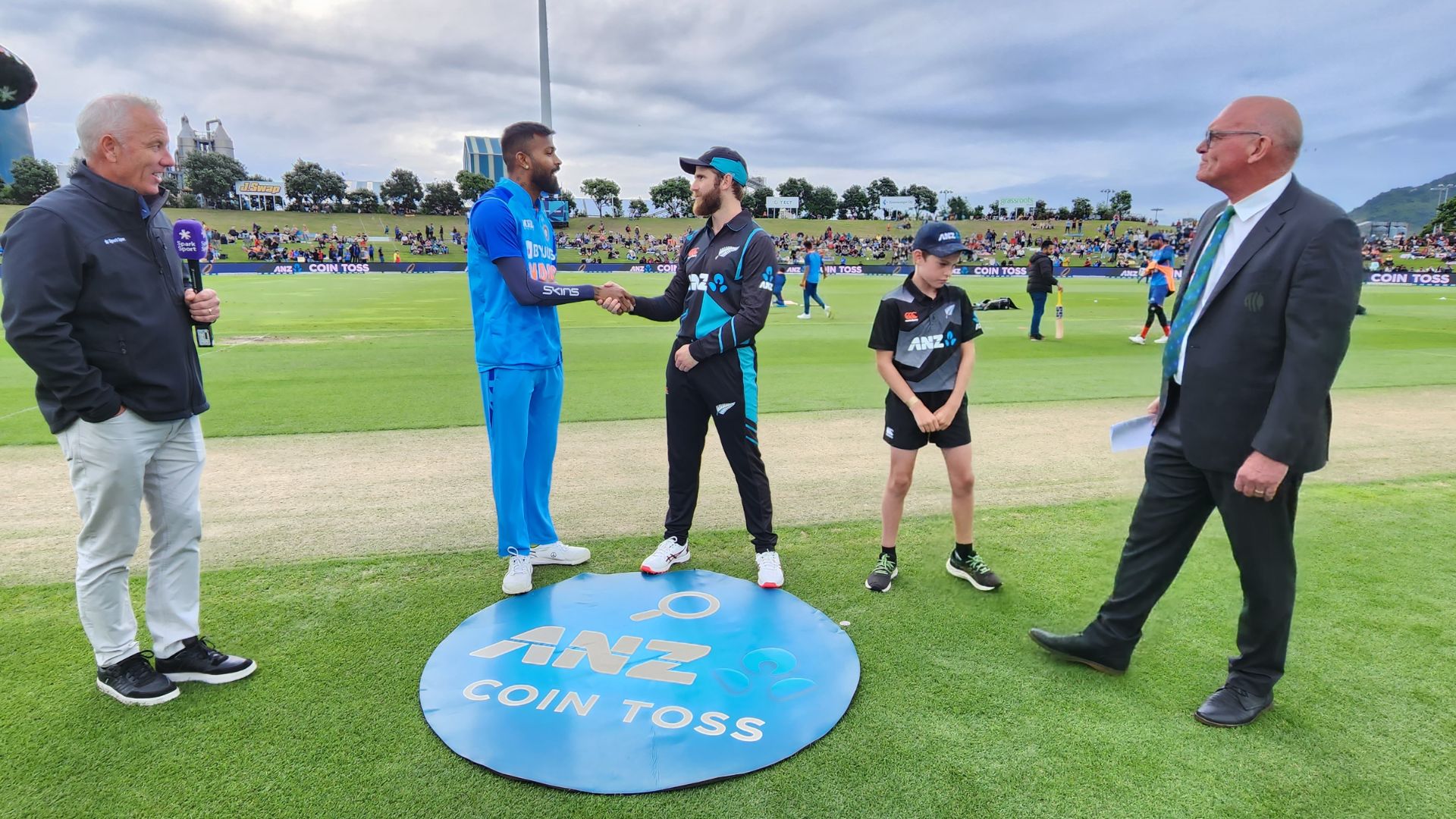 IND vs NZ: न्यूजीलैंड ने टॉस जीतकर भारत को दी बैटिंग, हार्दिक पंड्या ने इन खिलाड़ियों को प्लेइंग इलेवन में दी जगह