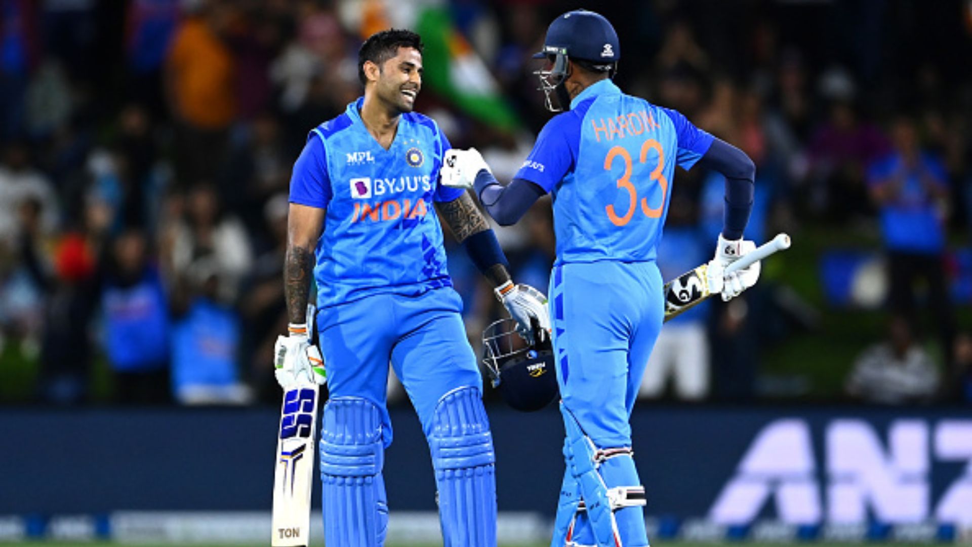 IND vs NZ: सूर्या शतक फोड़ने के बाद बता रहे थे अतरंगी शॉट्स के राज, पंत ने लगा लिया गले, देखिए वीडियो