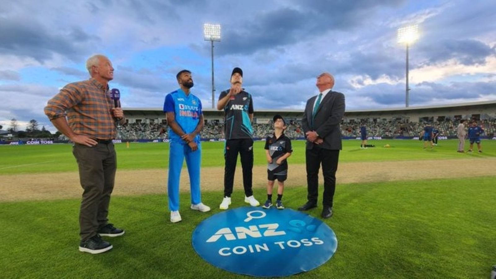 IND vs NZ: न्यूजीलैंड ने जीता टॉस, वाशिंगटन सुंदर की जगह टीम में आया ये धाकड़ गेंदबाज, संजू फिर बाहर IND vs NZ: न्यूजीलैंड ने जीता टॉस, वाशिंगटन सुंदर की जगह टीम में आया ये धाकड़ गेंदबाज, संजू फिर बाहर