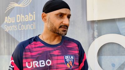 Exclusive: हरभजन का बड़ा बयान, कहा- ओपनर बना रहे हैं सूर्यकुमार पर दबाव, टीम की किस्मत पलटने के लिए इन्हें बुलाओ SportsTak Hindi