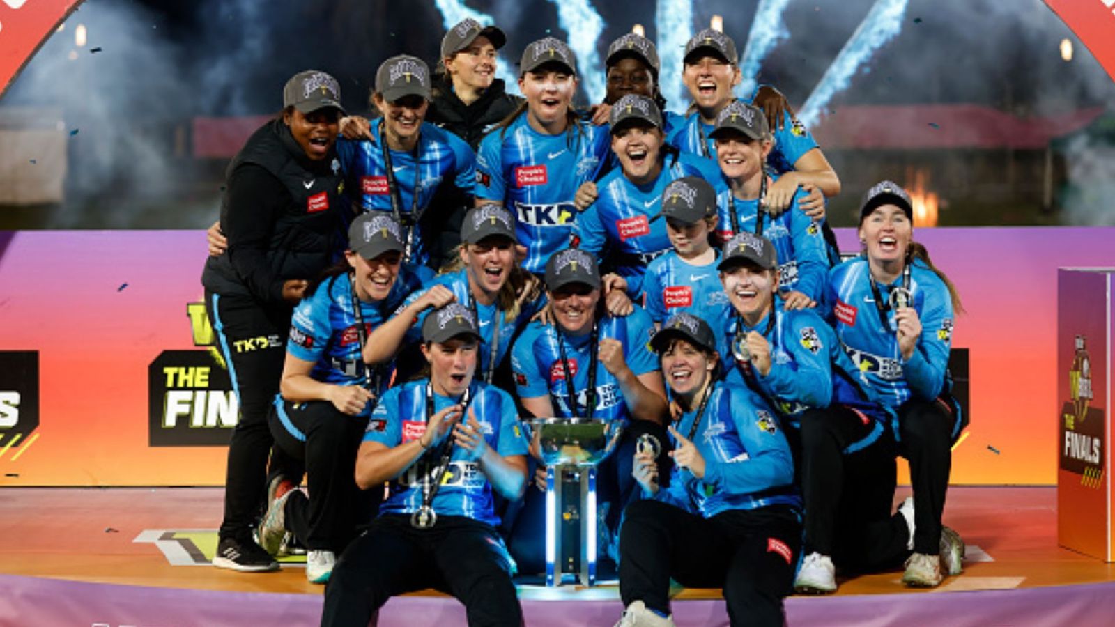 4 महीने पहले लिया संन्यास, अब विदेश में मचाया धमाल, 52 रन की पारी से जिताया WBBL खिताब 4 महीने पहले लिया संन्यास, अब विदेश में मचाया धमाल, 52 रन की पारी से जिताया WBBL खिताब