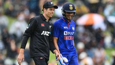 12.5 ओवर, 89 रन और चार घंटे की बारिश के बाद भारत-न्यूजीलैंड का दूसरा वनडे रद्द, टीम इंडिया के हाथ से निकला बड़ा मौका SportsTak Hindi