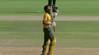 ऋतुराज गायकवाड़ का जलजला, 6 गेंद में उड़ाए लगातार 7 छक्के, ठोका दोहरा शतक SportsTak Hindi