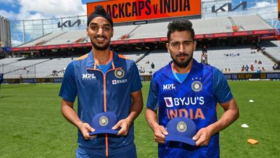 अर्शदीप सिंह का खुलासा, उमरान की 155 किलोमीटर रफ्तार वाली गेंदों का वह कैसे उठाते हैं फायदा ? SportsTak Hindi