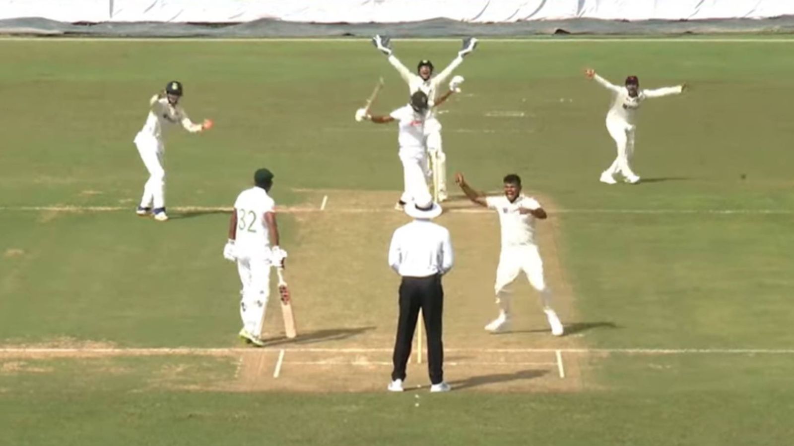 Ind 'A' vs Ban 'A', 1st Day : सौरभ कुमार की घातक फिरकी से 112 रनों पर सिमटा बांग्लादेश, भारत ने कसा शिकंजा  Ind 'A' vs Ban 'A', 1st Day : सौरभ कुमार की घातक फिरकी से 112 रनों पर सिमटा बांग्लादेश, भारत ने कसा शिकंजा