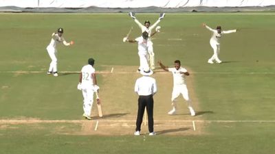 Ind 'A' vs Ban 'A', 1st Day : सौरभ कुमार की घातक फिरकी से 112 रनों पर सिमटा बांग्लादेश, भारत ने कसा शिकंजा  SportsTak Hindi
