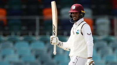 वेस्टइंडीज के लिए पिता ने बरसाए 21 हजार रन, अब 22 गज की पिच पर बेटा मचाएगा तहलका SportsTak Hindi