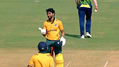 ऋतुराज गायकवाड़ लगातार दूसरी डबल सेंचुरी से चूके, बरसाए ताबड़तोड़ चौके-छक्के, शतक बनाने में निकले सबसे आगे SportsTak Hindi