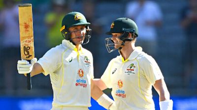 Aus vs WI, 1st Test: 154 रनों की नाबाद पारी से लाबुशेन ने वेस्टइंडीज को खदेड़ा, पहले दिन ऑस्ट्रेलिया ने कसा शिंकजा SportsTak Hindi