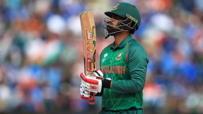 बांग्लादेश पर आई दोहरी मुसीबत, भारत के खिलाफ सीरीज से बाहर हुआ कप्तान SportsTak Hindi