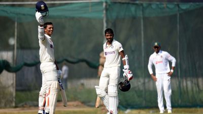 Ind A vs Ban A : 465 रनों पर भारत ने की पहली पारी घोषित, दूसरी पारी में संभला बांग्लादेश SportsTak Hindi