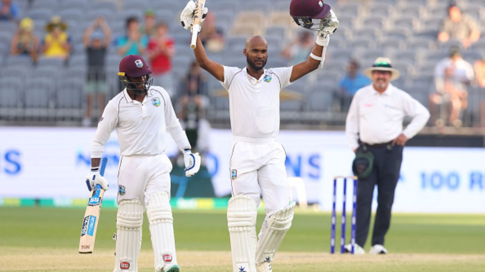 AUS vs WI: लाबुशेन के कारनामे के बाद ब्रेथवेट ने भी शतकीय पारी खेल वेस्टइंडीज की उम्मीदों को रखा जिंदा AUS vs WI: लाबुशेन के कारनामे के बाद ब्रेथवेट ने भी शतकीय पारी खेल वेस्टइंडीज की उम्मीदों को रखा जिंदा