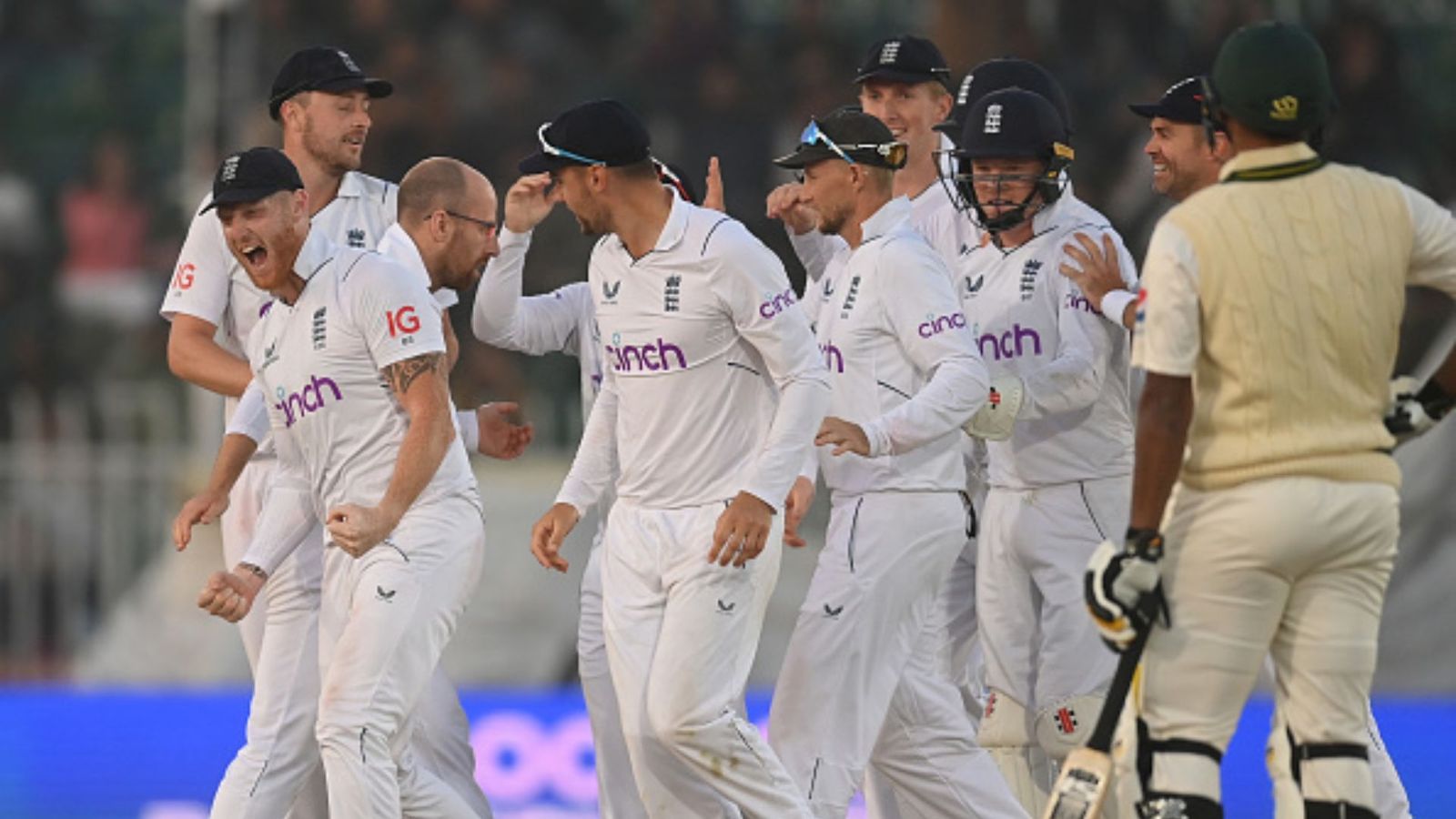 इंग्लैंड ने कहा हम टेस्ट क्रिकेट बचाते हैं, आप टीम में अपनी जगह बचाओ...शोएब अख्तर ने पाकिस्तान टीम पर कसा तंज इंग्लैंड ने कहा हम टेस्ट क्रिकेट बचाते हैं, आप टीम में अपनी जगह बचाओ...शोएब अख्तर ने पाकिस्तान टीम पर कसा तंज