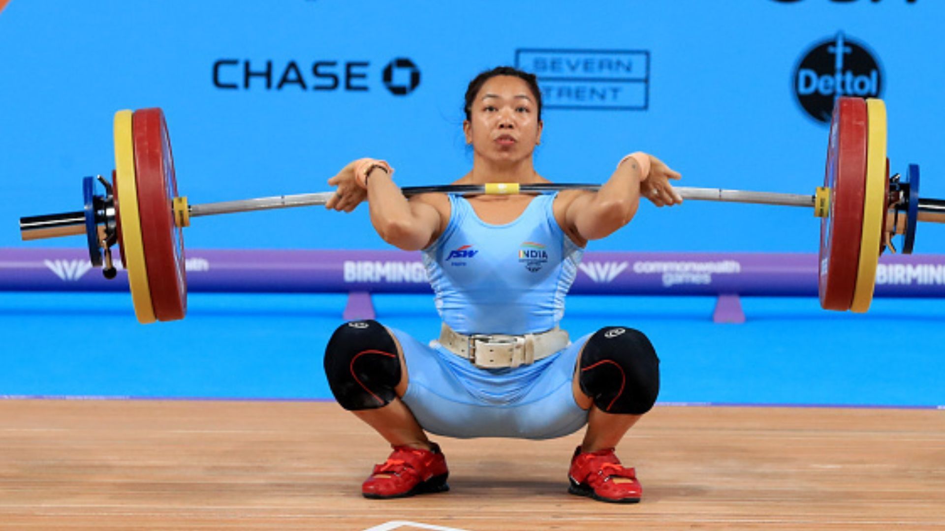 वेटलिफ्टिंग वर्ल्ड चैंपियनशिप्स में भी मीराबाई चानू का जलवा बरकरार, ओलिंपिक चैंपियन होउ झिहुई को मात देकर जीता सिल्वर