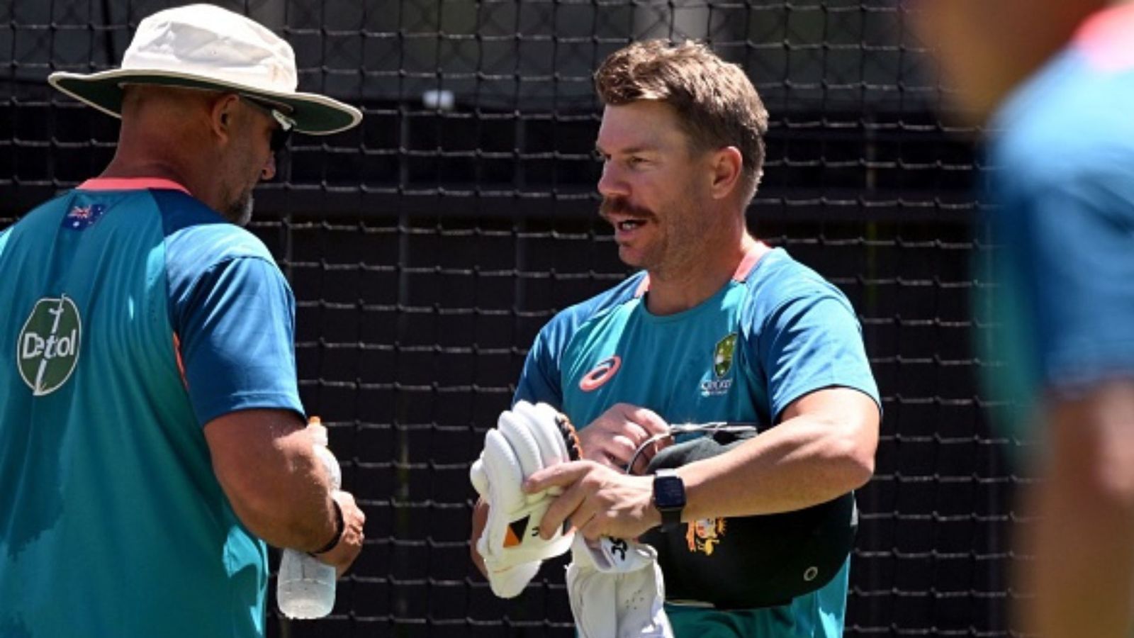 डेविड वॉर्नर के मैनेजर के बयान से मचा क्रिकेट जगत में भूचाल, कहा- 'अधिकारियों ने दी थी गेंद से छेड़छाड़ करने की परमिशन' डेविड वॉर्नर के मैनेजर के बयान से मचा क्रिकेट जगत में भूचाल, कहा- 'अधिकारियों ने दी थी गेंद से छेड़छाड़ करने की परमिशन'